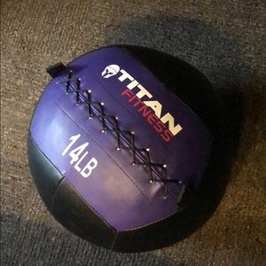 Titan Fitness Medicine/ Wall Ball (14 lb)